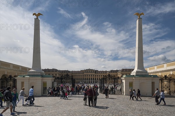 Schoenbrunn Palace, main entrance to the Court of Honour, Schoenbrunn, Vienna, Austria, Europe