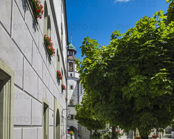 Pfaffenturm, 14th century town wall tower on the market square in the historic old town of Wangen im Allgaeu, Upper Swabia, Baden-Wuerttemberg, Germany, Europe