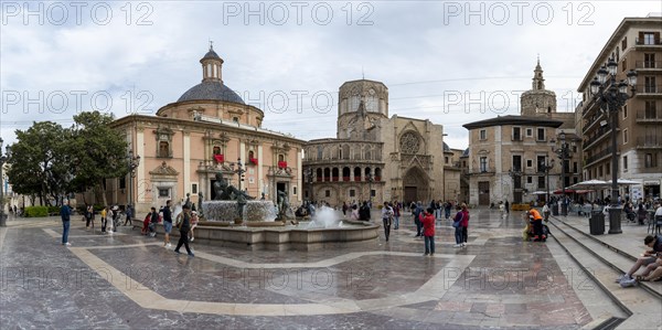 Turia Fountain, Basilica Virgen de los Desamparados, Cathedral, Catedral de Santa Maria, Plaza de la Virgen, Valencia, Spain, Europe