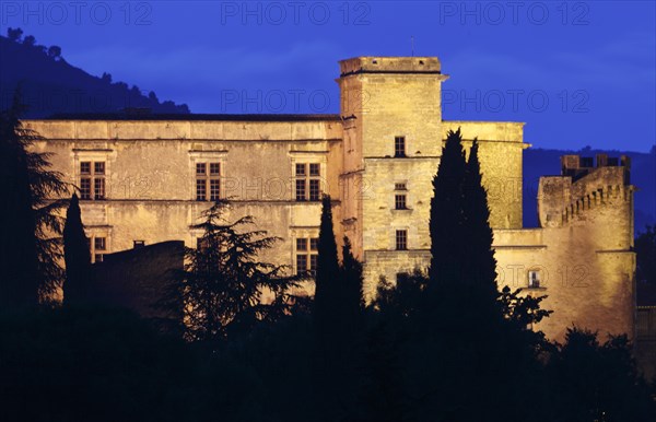 Renaissance castle of Lourmarin, Parc Naturel Regional du Luberon, Luberon, Provence, France, Europe