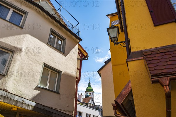 Historic architecture with a view of the church tower of St Martin in the old town of Wangen im Allgaeu, Upper Swabia, Baden-Wuerttemberg, Germany, Europe