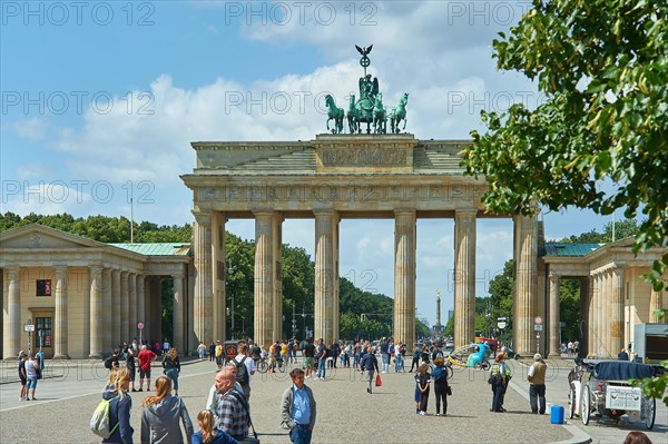 06.07.2020, Germany, Berlin, Strasse des 17. Juni, View of the Brandenburg Gate in west direction, Berlin, Berlin, Germany, Europe