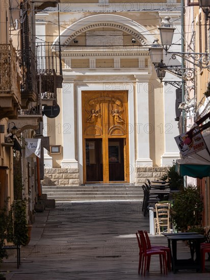 Alley in the old town centre, behind the church of Santa Maria Maddalenal, Maddalena, Isola La Maddalena, Sardinia, Italy, Europe