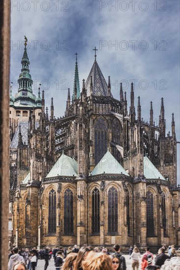 Crowds, Church, Cathedral, Cathedral, Sightseeing, City tour, Exterior view of St Vitus Cathedral, Prague Castle, Prague, Czech Republic, Europe