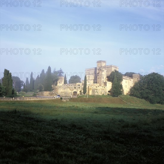Renaissance castle of Lourmarin, Parc Naturel Regional du Luberon, Luberon, Provence, France, Europe