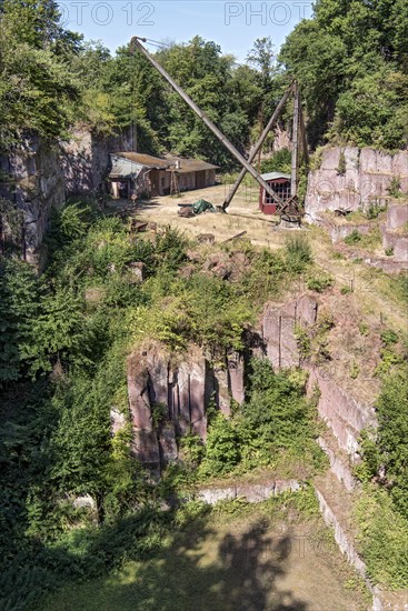 Disused Michelnau quarry, Michelnau tuff, red basalt, red lava, cinder agglomerate, Tertiary volcano, geotope, wooden crane, derrick crane, industrial monument, Michelnau, Vogelsberg Volcanic Region nature park Park, Nidda, Wetterau, Hesse, Germany, Europe