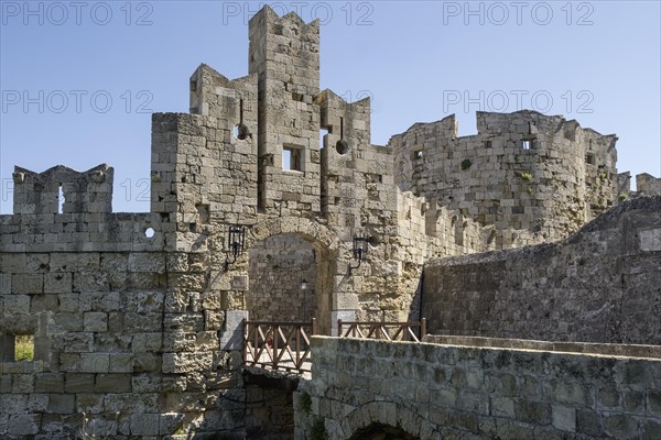 St Paul's Gate, Old Town of Rhodes, UNESCO World Heritage Site, Rhodes, Dodecanese archipelago, Greek islands, Greece, Europe