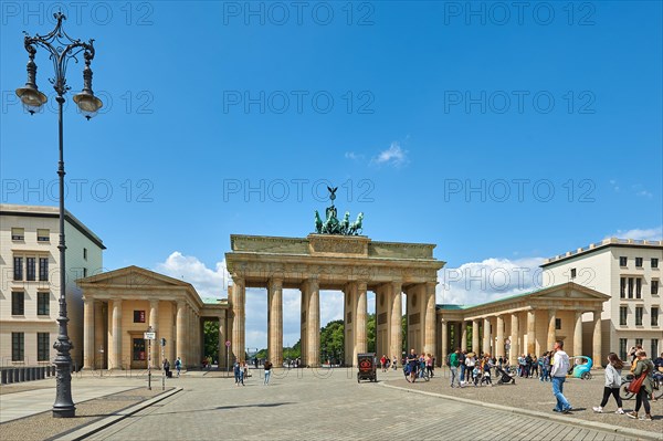 06.07.2020, Germany, Berlin, Strasse des 17. Juni, View of the Brandenburg Gate in west direction, Berlin, Berlin, Germany, Europe