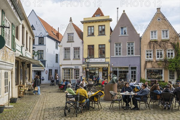 Square with cafe, Schnoorviertel, Schnoor, Old Town, Hanseatic City of Bremen, Germany, Europe