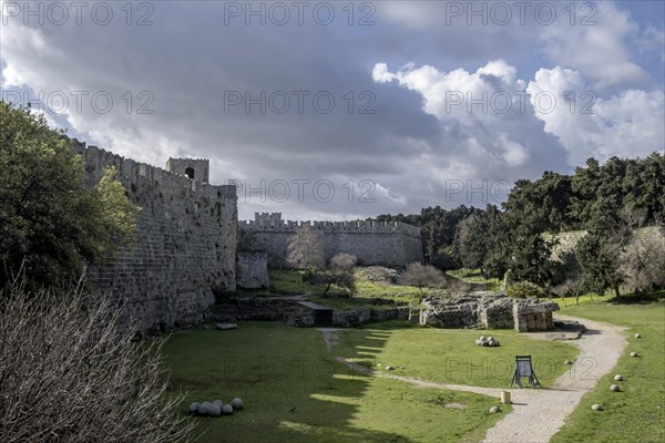 Outer city wall, fortress moat, moat, Rhodes city, Rhodes, Dodecanese archipelago, Greek islands, Greece, Europe
