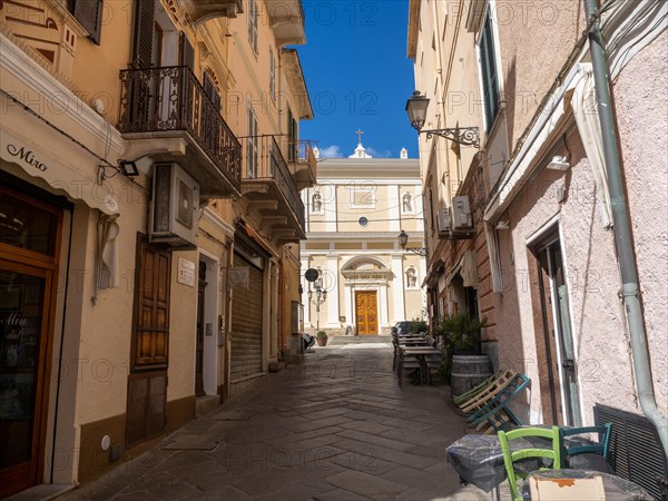 Alley in the old town centre, behind the church of Santa Maria Maddalenal, Maddalena, Isola La Maddalena, Sardinia, Italy, Europe