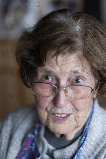 Portrait of a senior citizen with a questioning look, Cologne, North Rhine-Westphalia, Germany, Europe