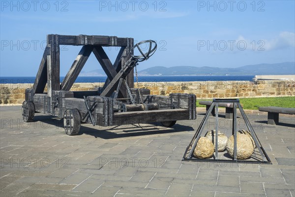 Medieval catapult at fortress wall of Alghero, Sardinia, Italy, Mediterranean, Southern Europe, Europe