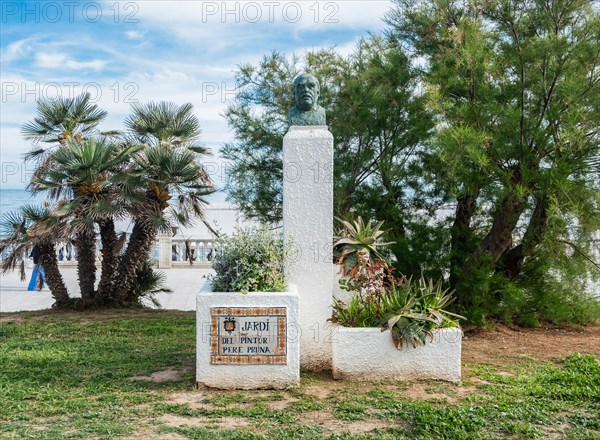 Bust in the garden of the painter Pere Pruna, Sitges, Spain, Europe