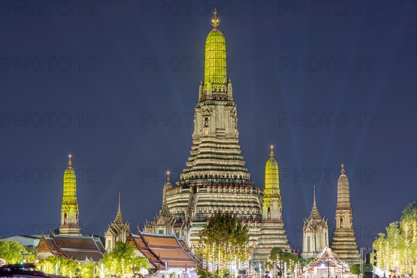 Festive lighting on New Year's Eve at Wat Arun, Temple of Dawn, Bangkok, Thailand, Asia
