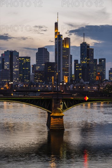 Skyline and banking district at sunset, twilight, Tower 185, Commerzbank, HelaBa, Hessische Landesbank, Deutsche Bank, Ignatz-Bubis-Bruecke, Frankfurt am Main, Hesse, Germany, Europe