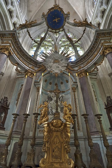 Main altar from the late 18th century, Notre Dame de l'Assomption Cathedral, Lucon, Vendee, France, Europe