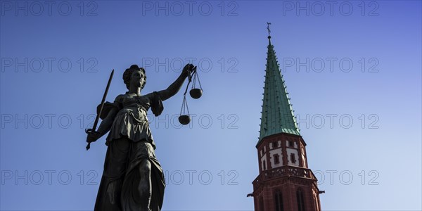 Justitia with scales, Justitia Fountain, Fountain of Justice on the Roemerberg, behind it the Nikolaikirche, Frankfurt am Main, Hesse, Germany, Europe