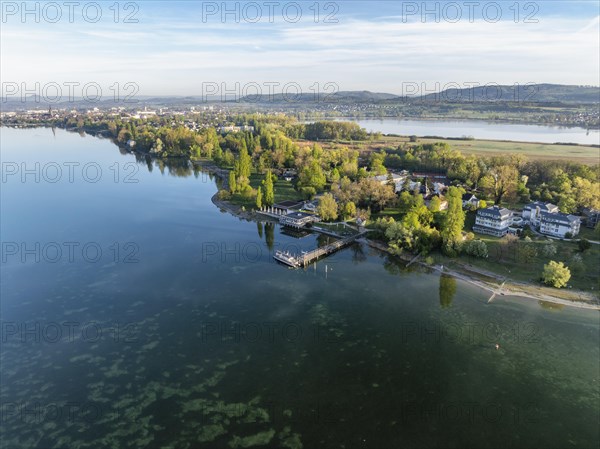 Aerial view of the Mettnau peninsula in western Lake Constance with the spa centre, Mettnaukur, landing stage and restaurant Strandcafe, Radolfzell, district of Constance, Baden-Wuerttemberg, Germany, Europe