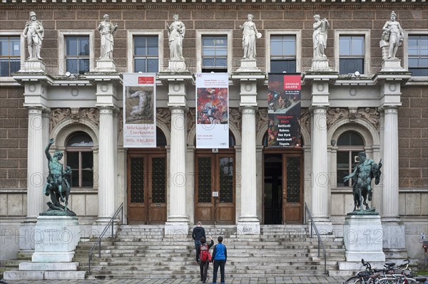 Entrance portal of the Academy of Fine Arts, Italian Renaissance, opened in 1877, Vienna, Austria, Europe