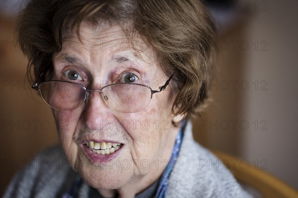 Portrait of a frightened looking senior citizen, close-up, Cologne, North Rhine-Westphalia, Germany, Europe