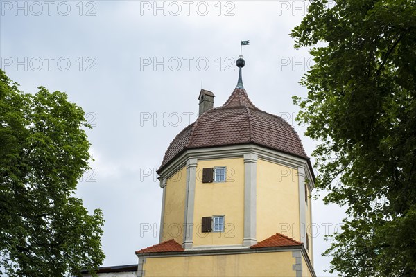 The Westertor, one of Memmingen's historic city gates, in the west of the old town centre of Memmingen, Swabia, Bavaria, Germany, exterior view, Europe