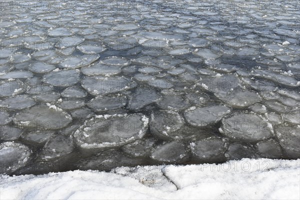 Winter, ice pattern formation, Chateauguay River, Province of Quebec, Canada, North America