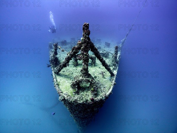 Bow of the wreck of the USS Spiegel Grove, dive site John Pennekamp Coral Reef State Park, Key Largo, Florida Keys, Florida, USA, North America