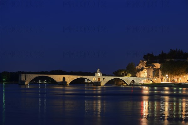 Pont Saint Benezet at night, Avignon, Vaucluse, Provence-Alpes-Cote d'Azur, South of France, France, Europe