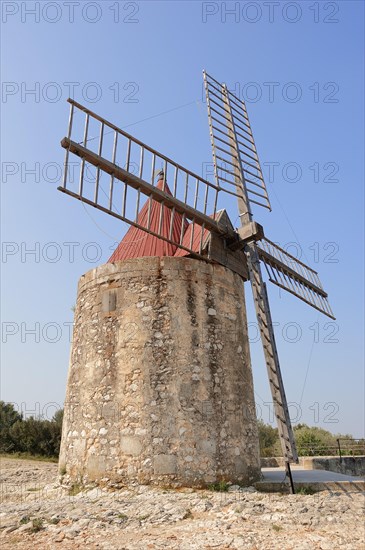 Windmill 'Moulin de Daudet', Fontvieille, Bouches-du-Rhone, Provence-Alpes-Cote d'Azur, South of France, France, Europe