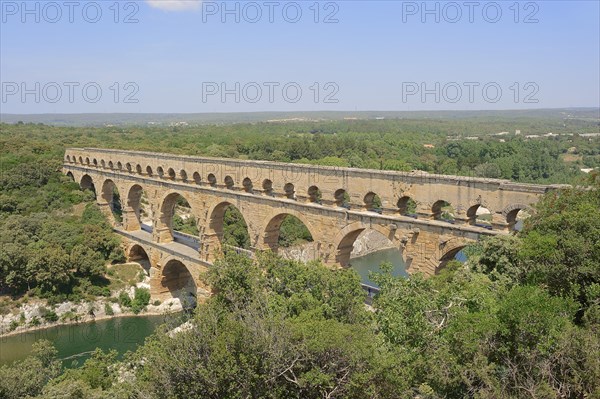 Pont du Gard, Roman aqueduct over the River Gardon, Vers-Pont-du-Gard, Languedoc-Roussillon, South of France, France, Europe