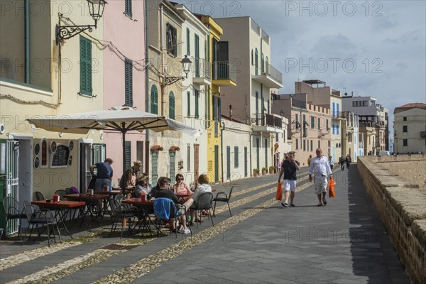 Restaurant on the promenade on the old defence wall, Alghero, Sassari province, Sardinia, Mediterranean, Italy, South Europe, Europe