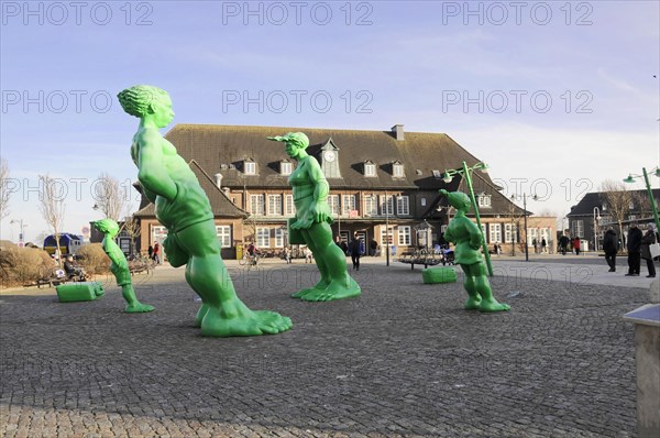 Westerland, Sylt, Schleswig-Holstein, Green sculptures of figures on a public square in the town, Sylt, North Frisian Island, Schleswig Holstein, Germany, Europe