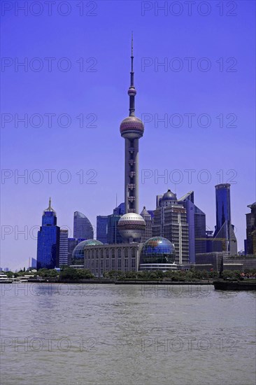View from the Bund to the skyline at the Huangpu River with Oriental Pearl Tower, World Financial Centre, Shanghai Tower, Jin Mao Building in the Pudong district, Shanghai, China, Asia, View of the Oriental Pearl Tower and other skyscrapers along the river, Asia