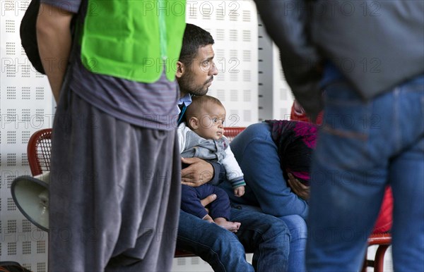 Syrian refugees have arrived at Schoenefeld station on a special train. They are then taken by bus to accommodation in Berlin, 13/09/2015, Schoenefeld, Brandenburg, Germany, Europe