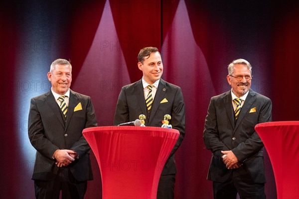 Presentation of the designated Cologne triumvirate for the 2024 session, KG Treuer Husar Blau-Gelb von 1925 e.V. Koeln presents the designated Cologne triumvirate for the 2024 session: Sascha, Werner and Friedrich Klupsch will celebrate Cologne Carnival together with all revellers as Prince Sascha I, Bauer Werner and Jungfrau Frieda under the motto Wat e Theater - Wat e Jeckespill . 16.08.23