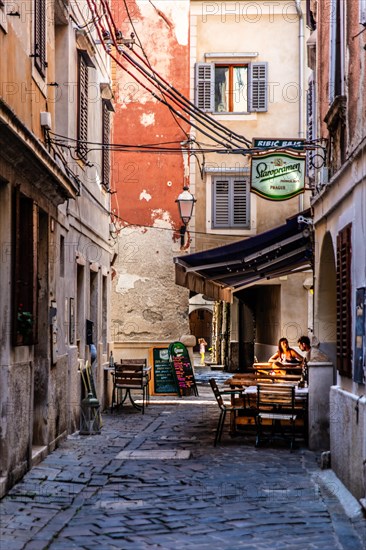 Alstadtgasse, harbour town Piran on the Adriatic coast with Venetian flair, Slovenia, Piran, Slovenia, Europe