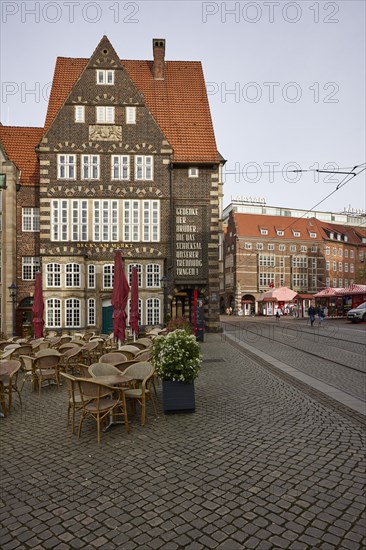 Rathscafe with the inscription Remember the brothers who bear the fate of our separation at Bremer Markt in Bremen, Hanseatic City, State of Bremen, Germany, Europe