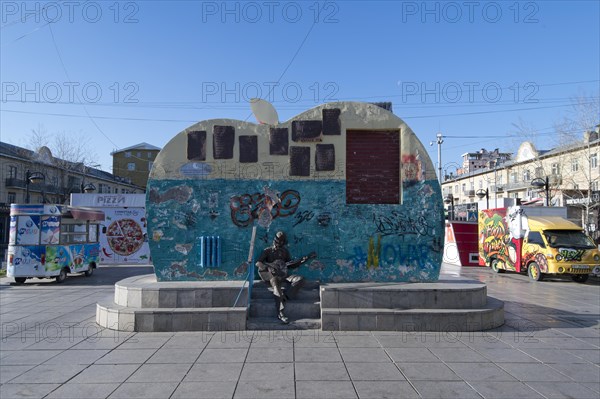 Beatles monument with graffiti and slogans on Tserendorjiin Gudamj Street in front of street food carts, capital Ulan Bator, Ulanbator, Ulaanbaatar, Mongolia, Asia