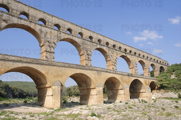 Pont du Gard, Roman aqueduct over the River Gardon, Vers-Pont-du-Gard, Languedoc-Roussillon, South of France, France, Europe