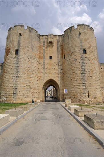 Old city wall, Aigues-Mortes, Camargue, Gard, Languedoc-Roussillon, South of France, France, Europe