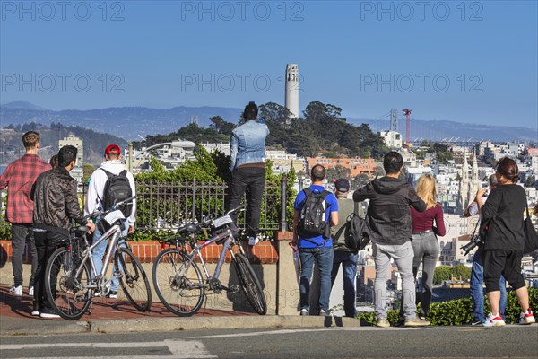 Tourists on Russian Hill with a view of Telegraph Hill, San Francisco, California, USA, San Francisco, California, USA, North America