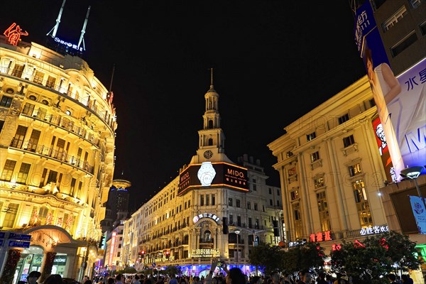 Evening stroll through Shanghai to the sights, Shanghai, Night view of a busy shopping street with illuminated facades, Shanghai, People's Republic of China