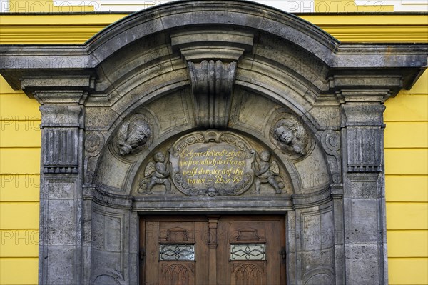 Main entrance gate with psalm, Holy Trinity Church, Kaufbeuern, Allgaeu, Swabia, Bavaria, Germany, Europe