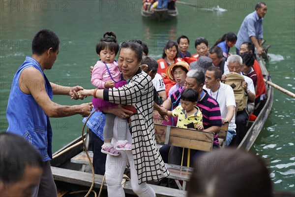 Special boats for the side arms of the Yangtze, for the tourists of the river cruise ships, Yichang, China, Asia, A child is helped to board a boat with passengers, Hubei province, Asia