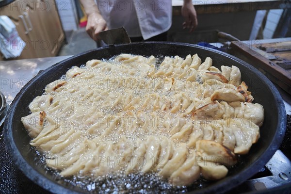 Stroll in Chongqing, Chongqing Province, China, Asia, Fried dumplings in a pan, ready to serve, Chongqing, Asia