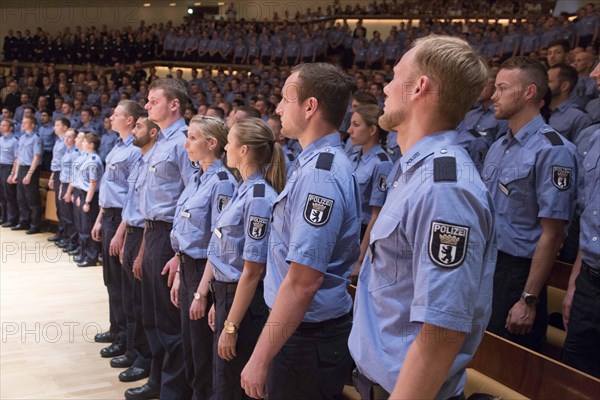 Assembly for the swearing-in of 639 young Berlin police officers, Berlin, 02 July 2015, Berlin, Berlin, Germany, Europe