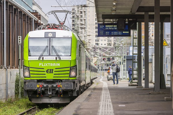 Flixtrain train at Stuttgart main station, track apron with arriving and departing trains, Stuttgart, Baden-Wuerttemberg, Germany, Europe