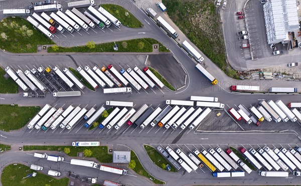 Serways service area Denkendorf Nord, motorway service area, truck parking spaces missing for compliance with rest periods, symbol photo, drone photo, Denkendorf, Baden-Wuerttemberg, Germany, Europe