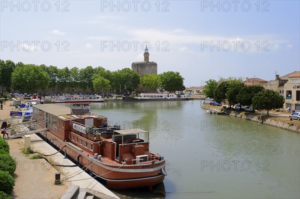 Ship in the harbour and Tour de Constance fortified defence tower, Aigues-Mortes, Camargue, Gard, Languedoc-Roussillon, South of France, France, Europe